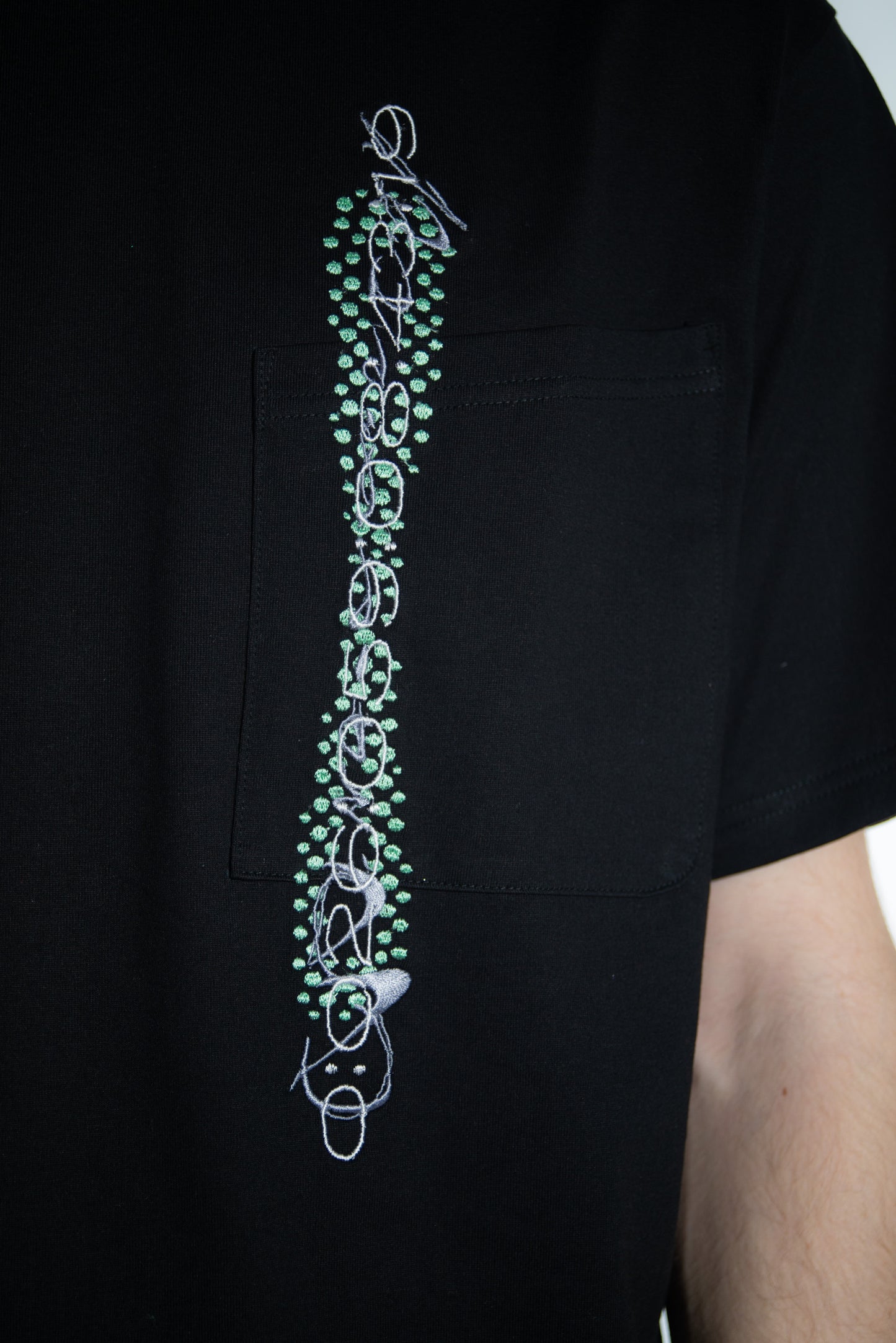 Chronos Embroidery T-Shirt (Leap Black)