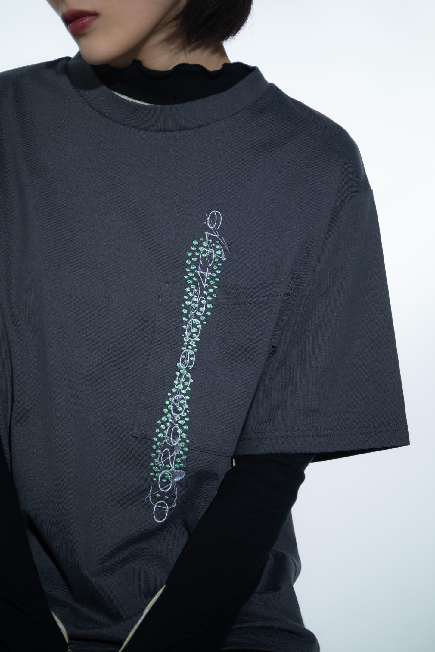 Chronos Embroidery T-Shirt (Memory Grey)