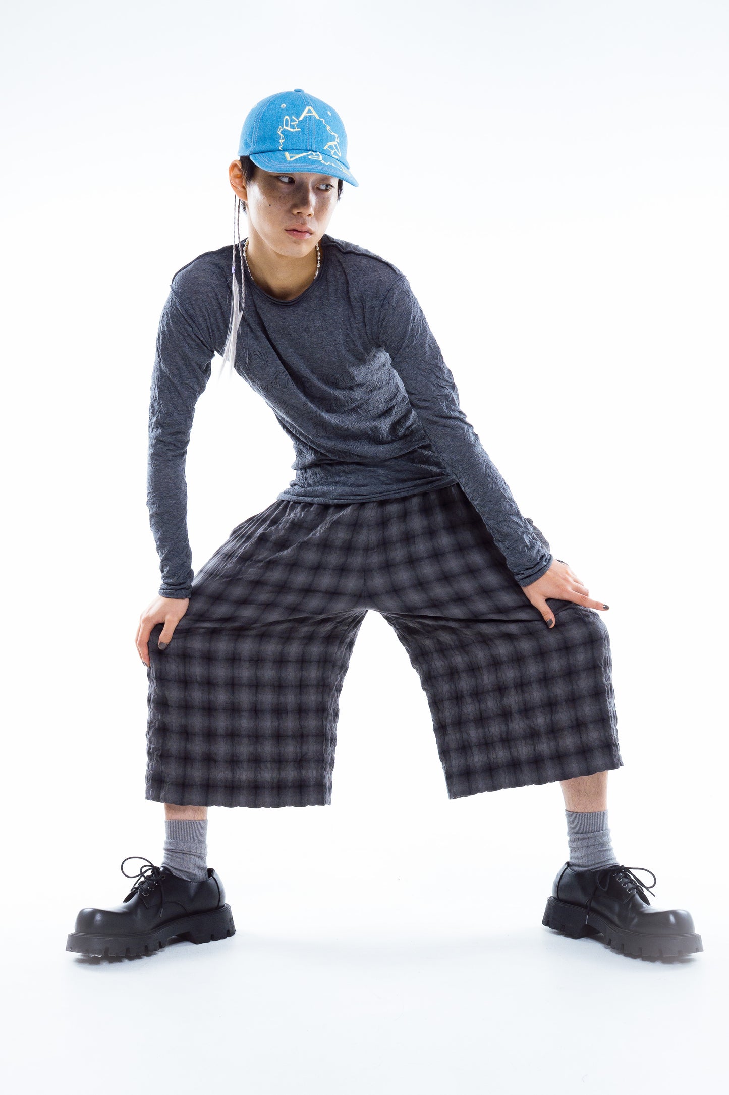 [PREORDER] Epoch Cropped Pants (Here Black/Now Grey)