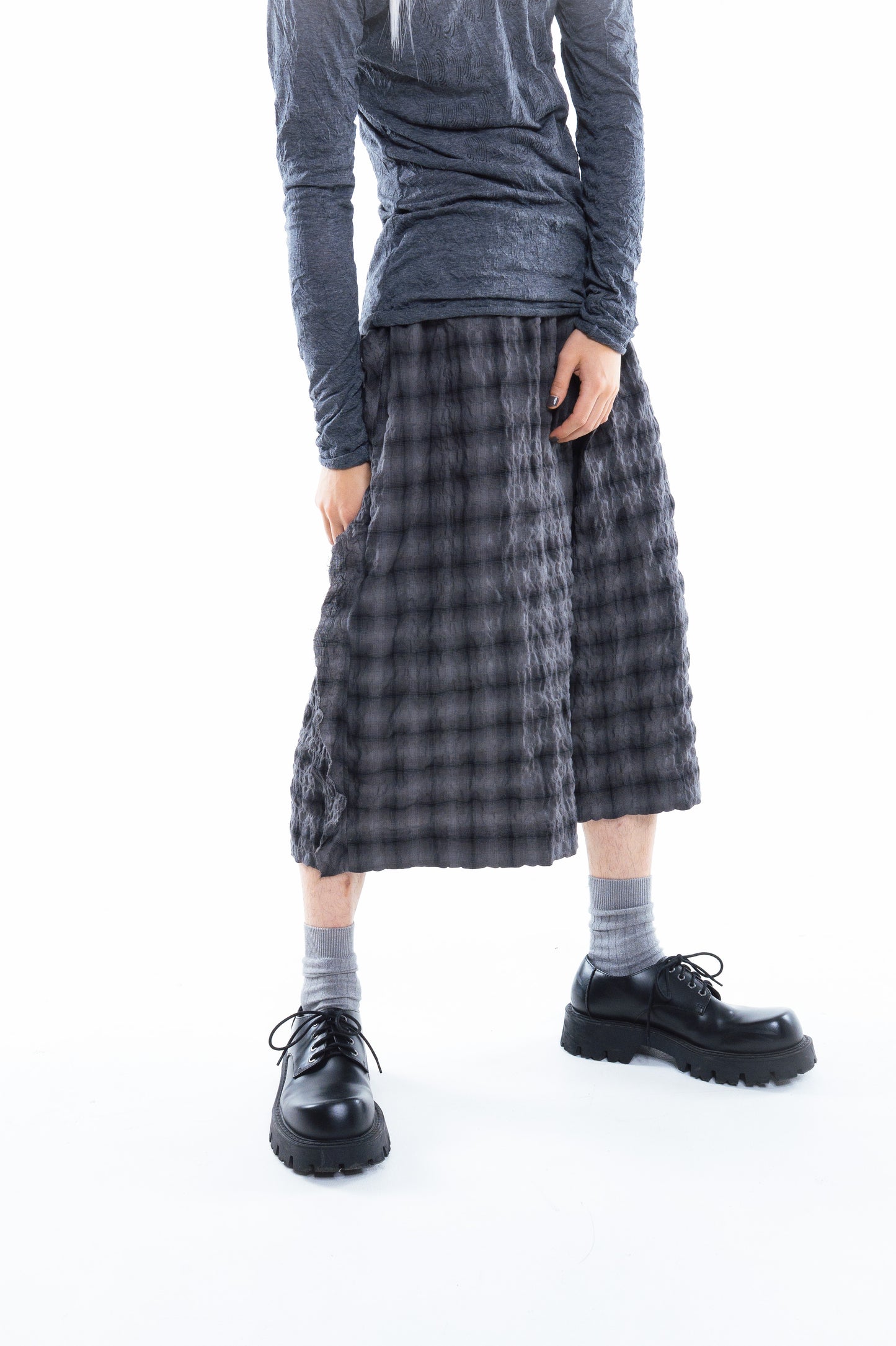 [PREORDER] Epoch Cropped Pants (Here Black/Now Grey)