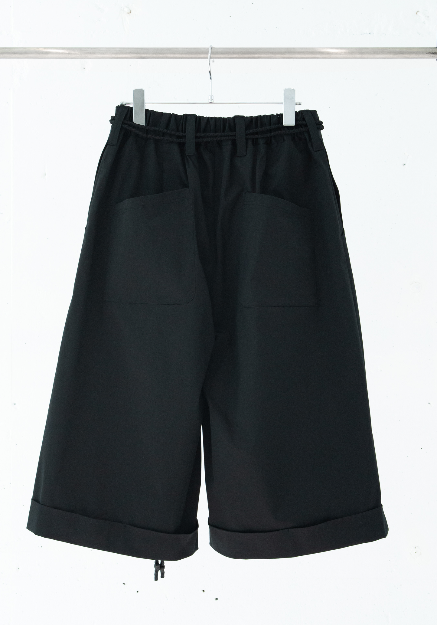 <tc>[PREORDER] Mesa Half Pants (Void Black)</tc>