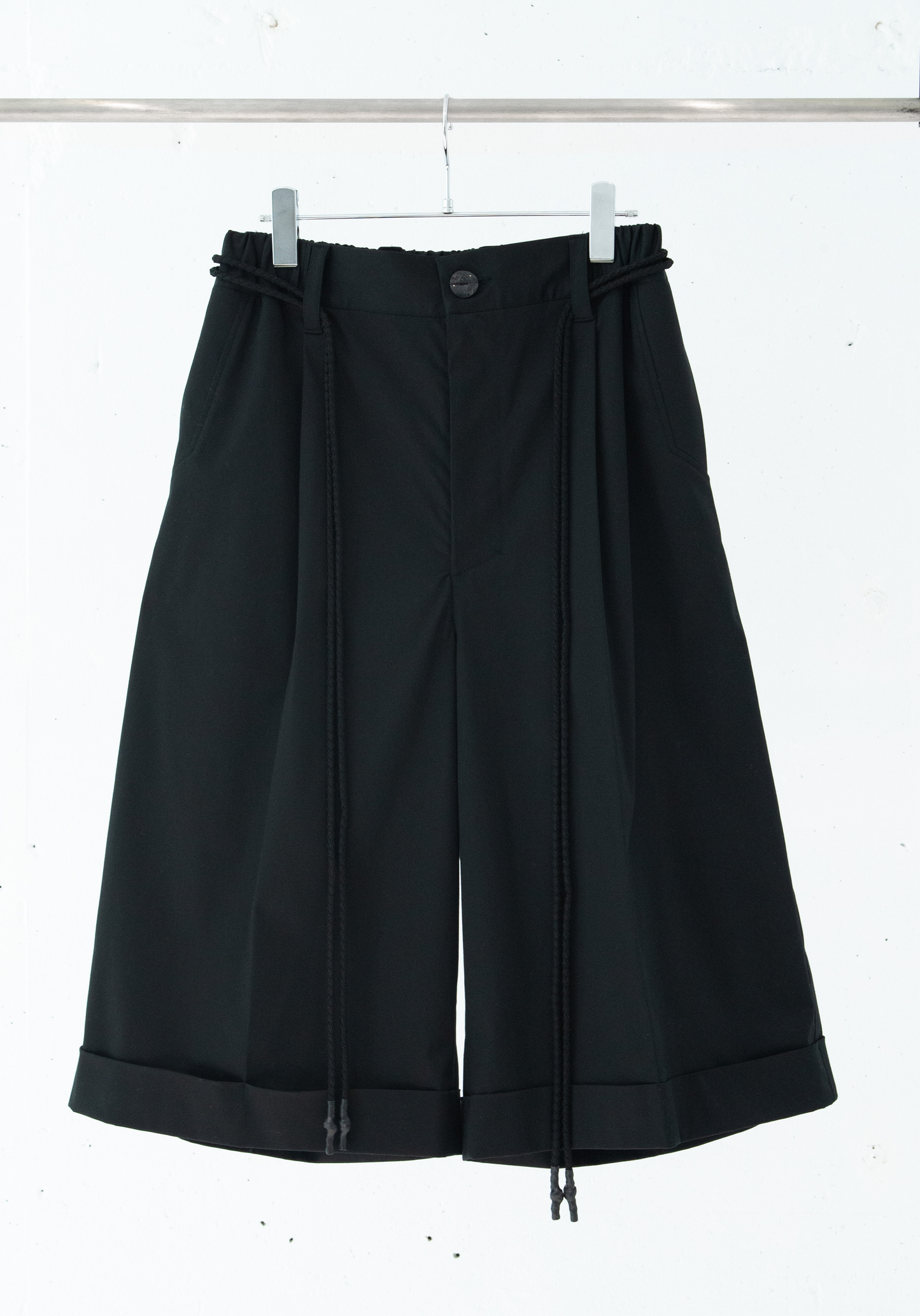 <tc>[PREORDER] Mesa Half Pants (Void Black)</tc>